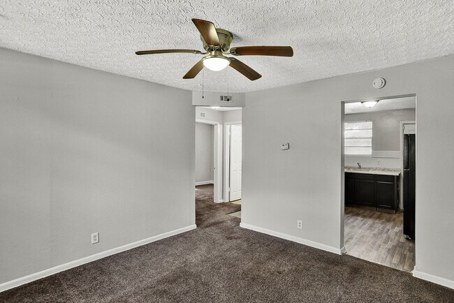 Building Photo - 5634 Astor Pl