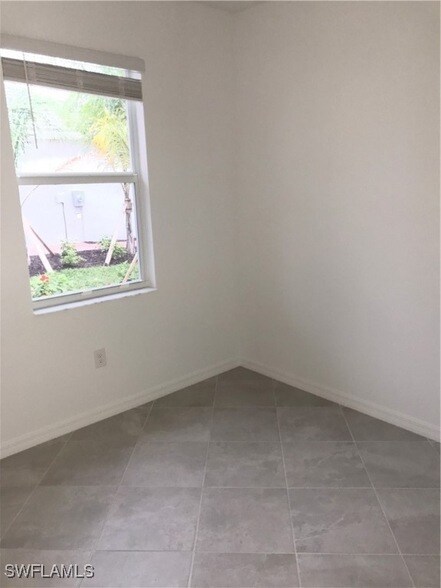 Building Photo - 2016 Vermont Ln