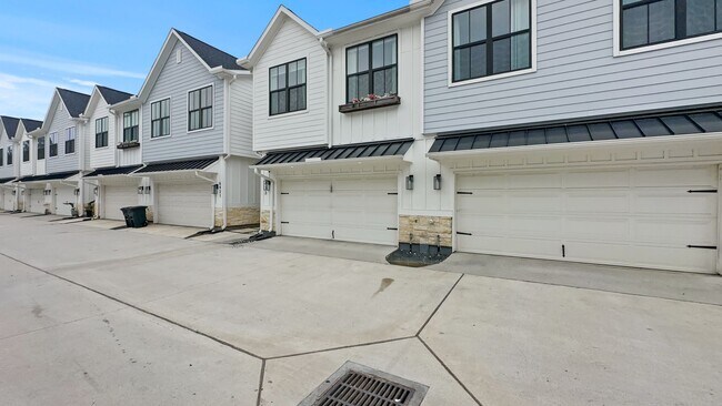 Building Photo - 6423 Highland Pine Ln