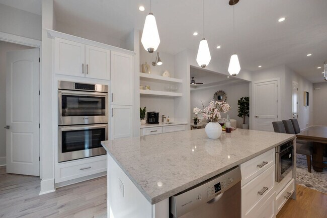 Building Photo - 521 Camden Dr
