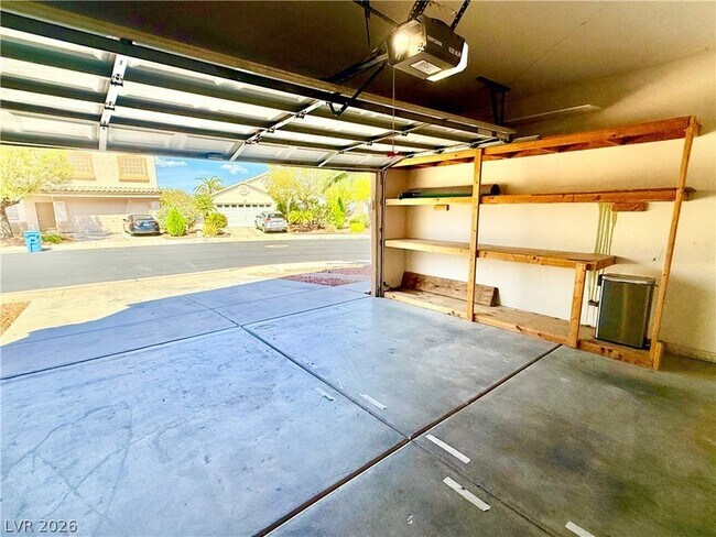 Building Photo - 1212 Diamond Valley St