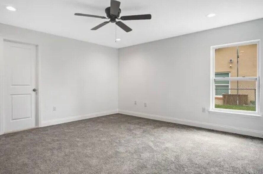 Building Photo - 415 Lark Ct