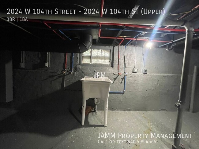 Building Photo - PRIME 3 bedroom Apartment Near Edgewater B...