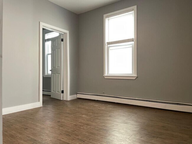 Building Photo - 418 3rd St