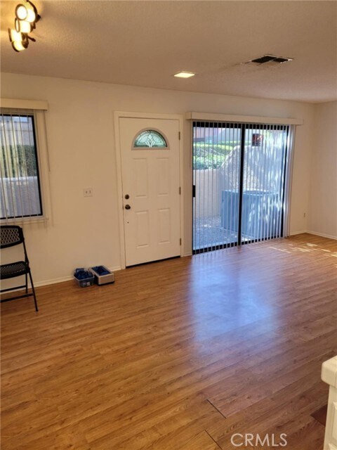 Building Photo - 2452 Chandler Ave