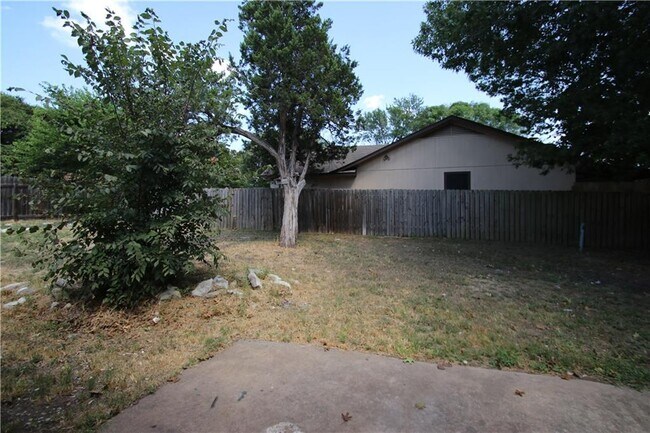 Building Photo - 7017 Crosswood Dr
