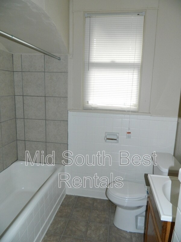 Building Photo - 961 N Willett St