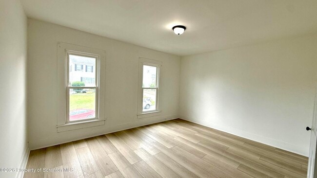 Building Photo - 536 N Garfield Ave