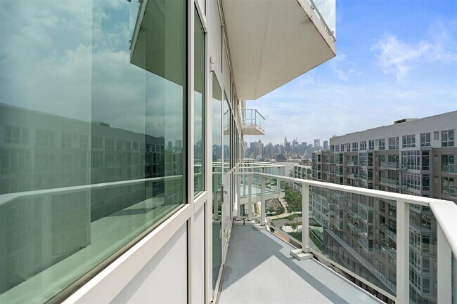 Building Photo - 800 Ave at Port Imperial