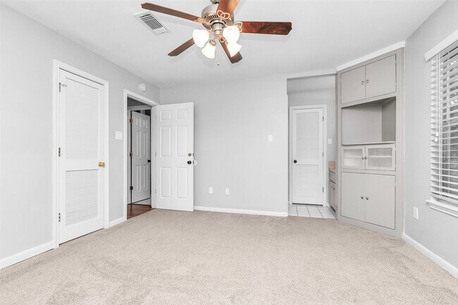 Building Photo - 20984 White Oak Ln