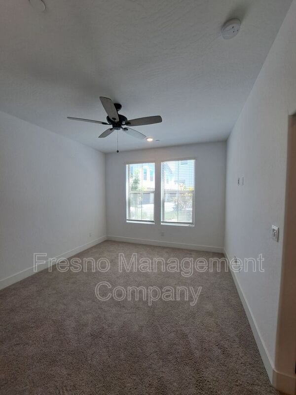 Building Photo - 524 W Balsam Ln