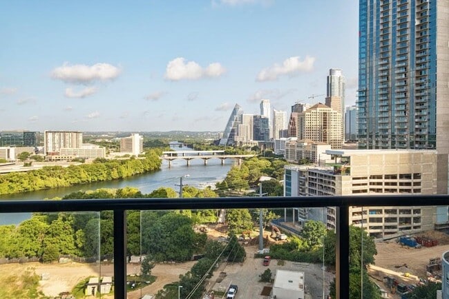 Building Photo - 70 Rainey St