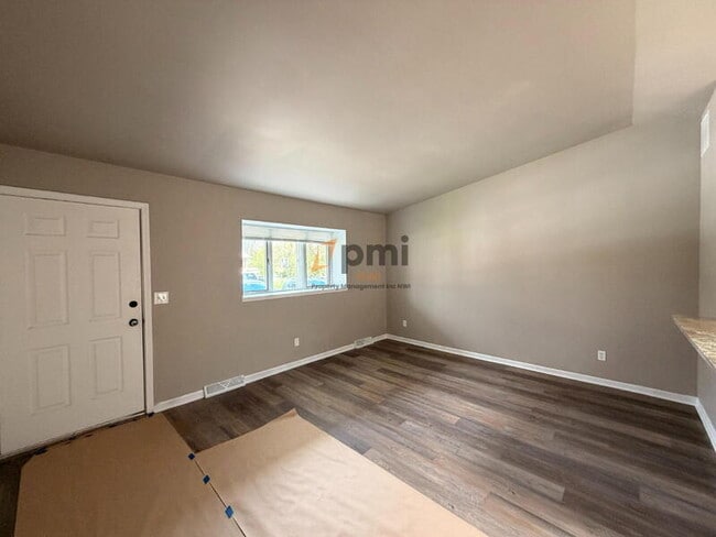 Building Photo - 160 Meadows Cir