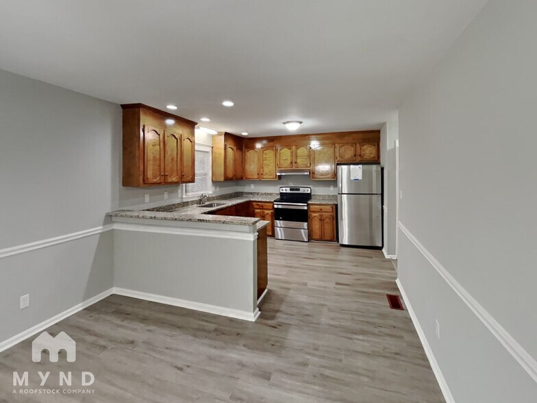 Building Photo - 4620 Hickory Grove Rd