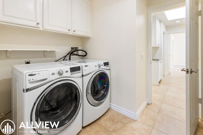 Building Photo - Elegant 3 Bed 2 Bath Home Available in the Heart of Woodbridge!