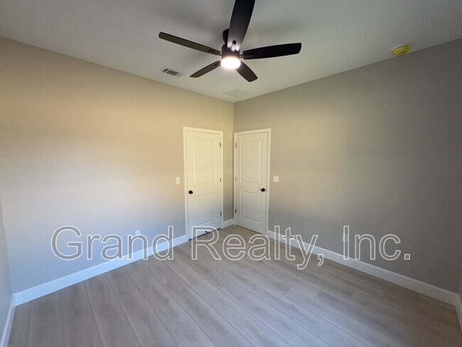 Building Photo - 6147 Beverly Ann Cir