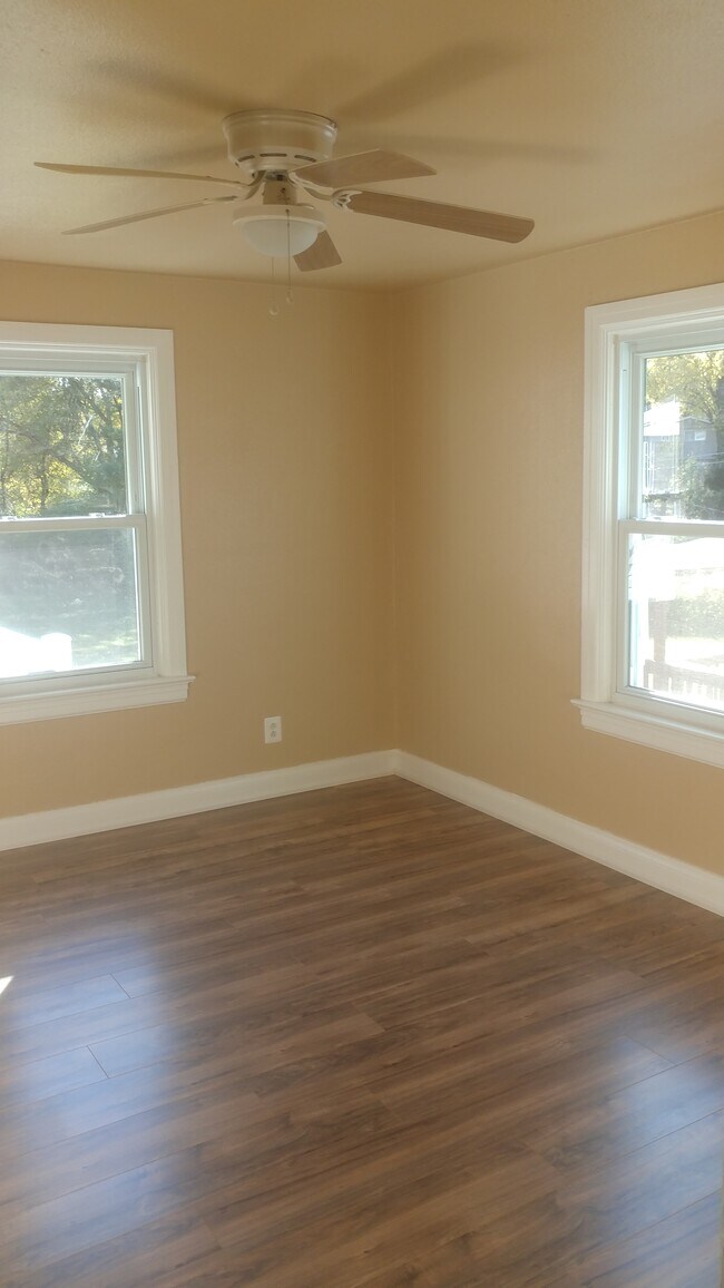 Building Photo - 9946 Carlyle Ave