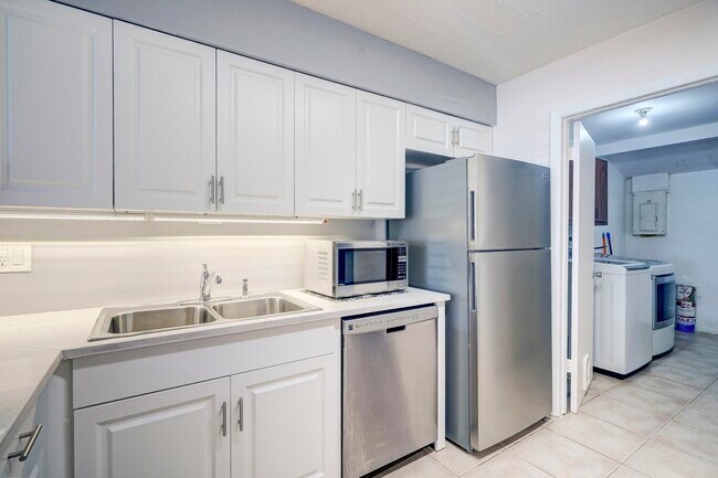 Building Photo - 3929 Kenas St