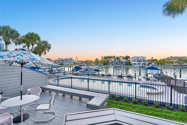 Building Photo - 910 Pinellas Bayway S