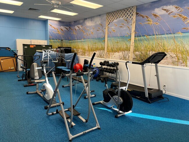 Building Photo - Vacation Rental - 30 Day min across From D...