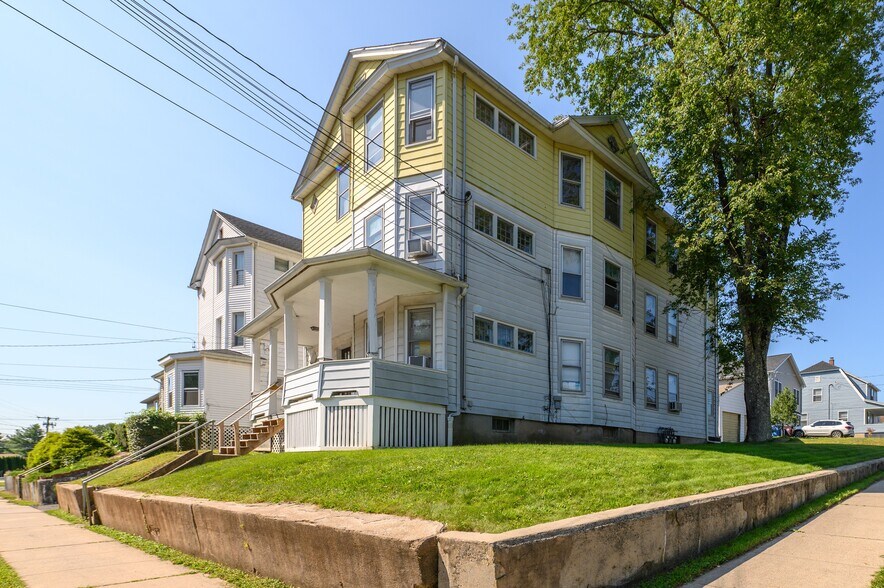 Building Photo - 1592 Corbin Ave