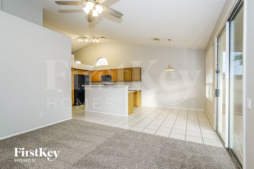 Building Photo - 1809 E Oakland St