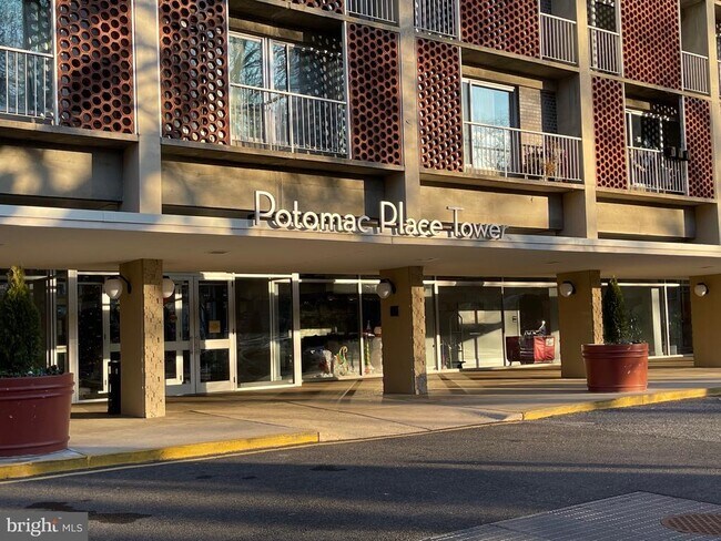 Building Photo - 800 4th St SW