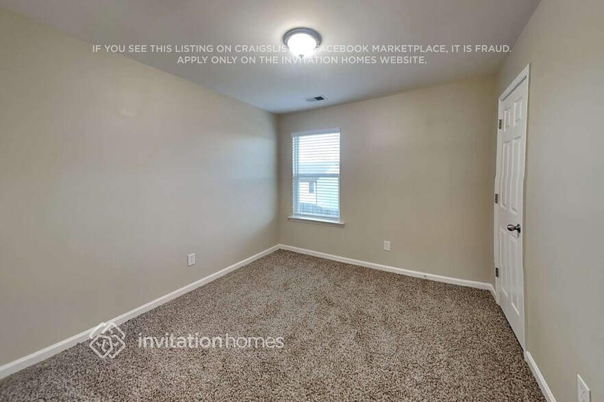Building Photo - 925 Donington Cir SE