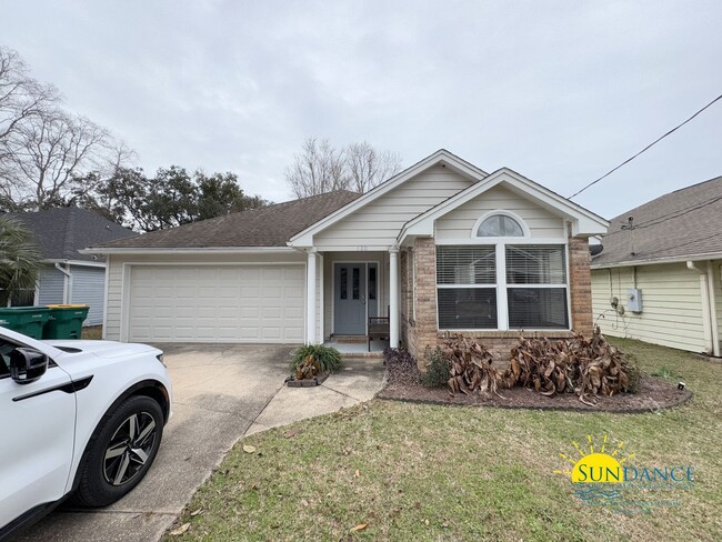 Building Photo - Renovated 3 Bedroom Home in Fort Walton Be...