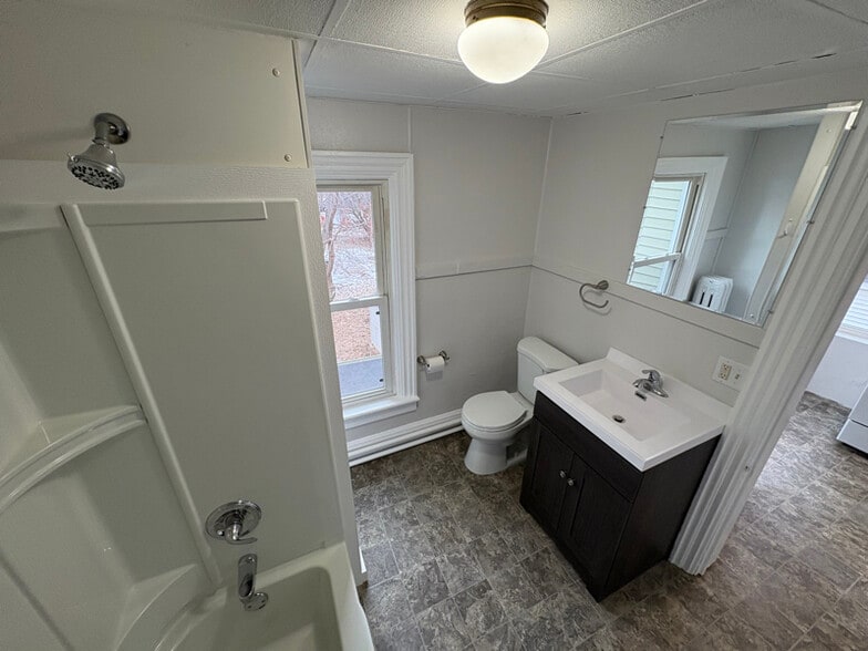 Building Photo - 302 W 10th Ave