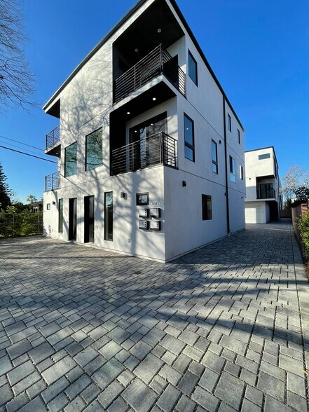 Building Photo - 6345 Farmdale Ave