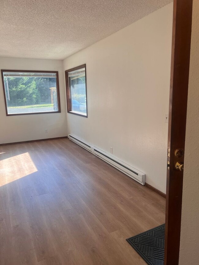 Building Photo - Charming 3bd/2 Home