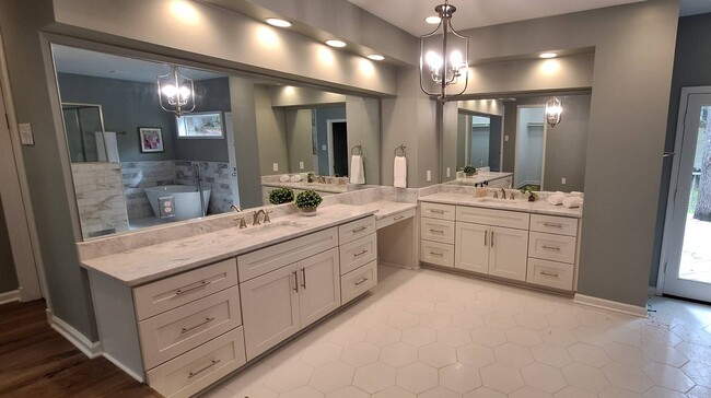 Building Photo - Beautifully renovated home in Rocky Woods ...