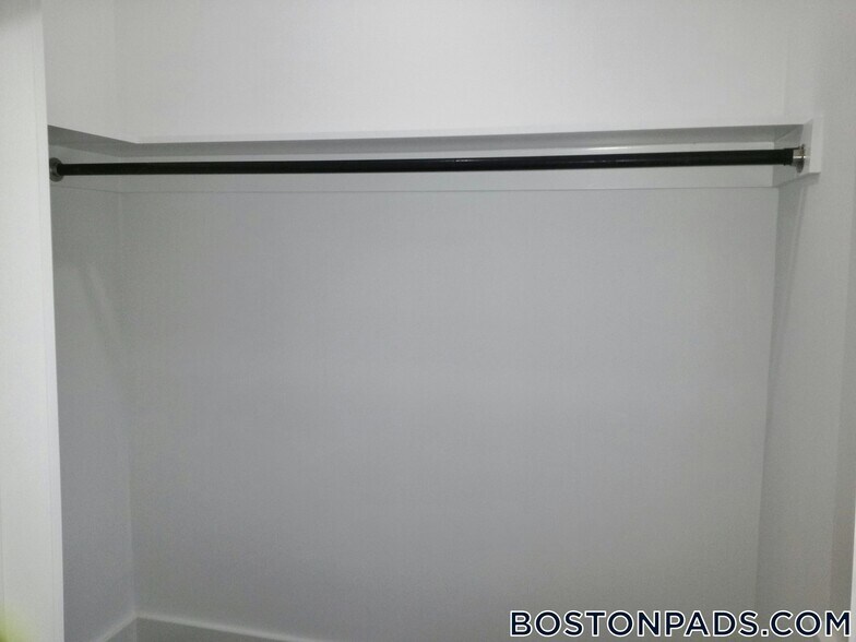 Building Photo - 2044 Beacon St