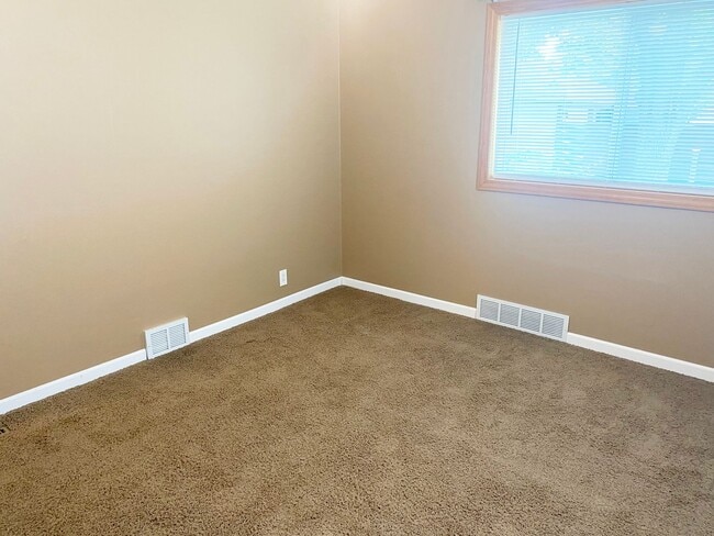 Building Photo - 3-Bedroom 1-Bath Single-Family Home With 1...