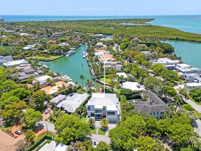 Building Photo - 420 Island Dr