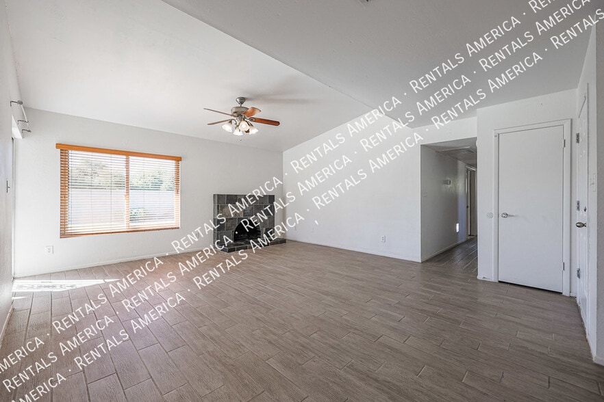 Building Photo - 913 W Jerome Cir