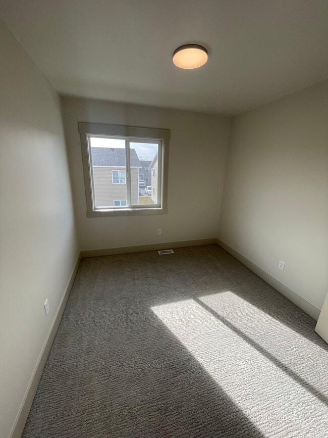 Building Photo - 1323 Boston Ct