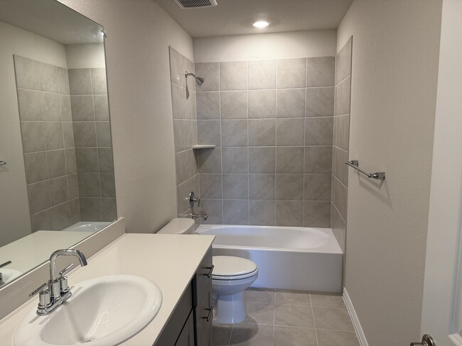 Building Photo - 212 Travine Dr