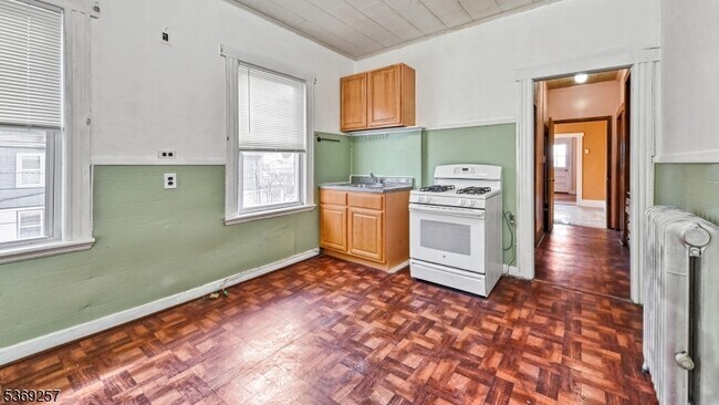 Building Photo - 129 17th Ave