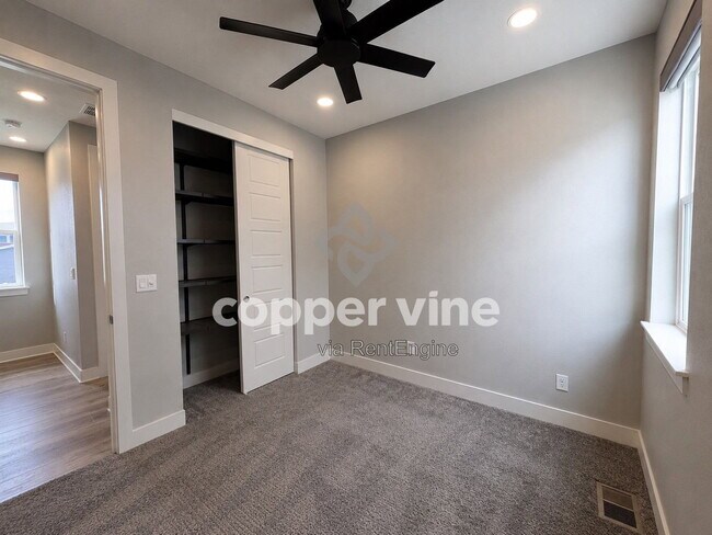 Building Photo - 11959 Mountview Ln