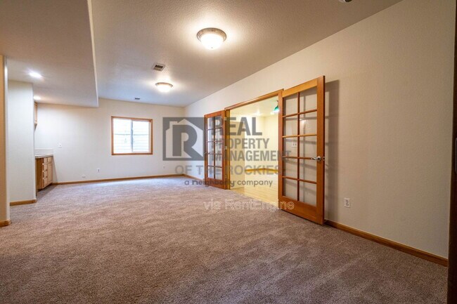 Building Photo - 5436 Hunter Dr