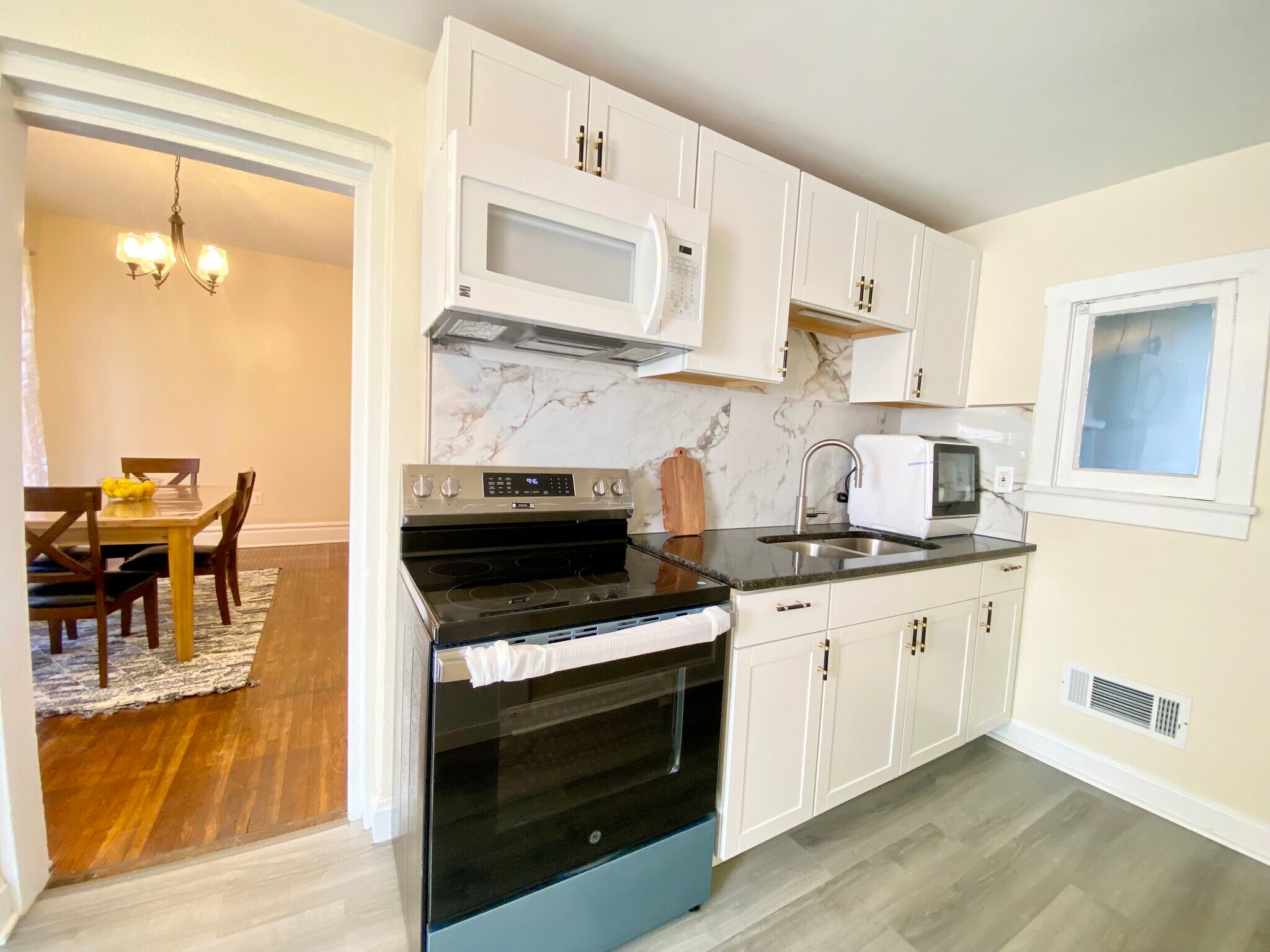 Building Photo - 1374 Neil Ave