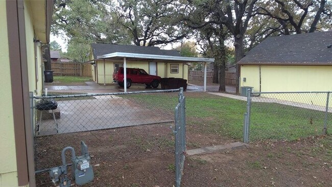Building Photo - 7366 Meadowbrook Dr