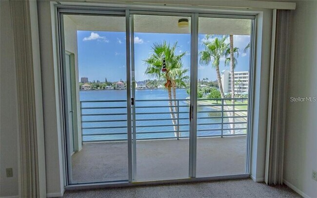 Building Photo - 7902 Sailboat Key Blvd S