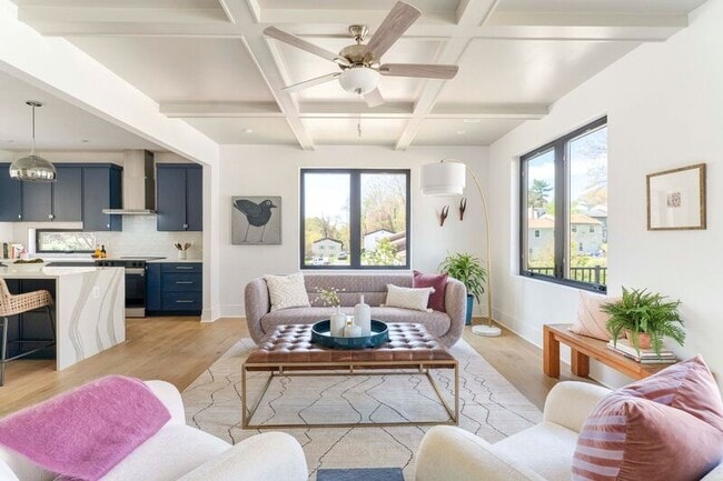 Building Photo - 981- 987 Fifth Street SW