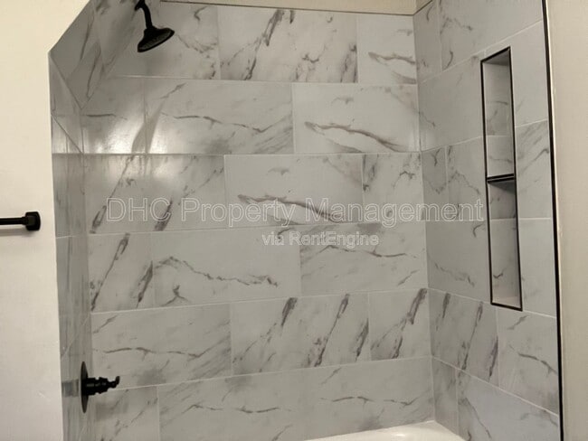 Building Photo - 2207 Bell St