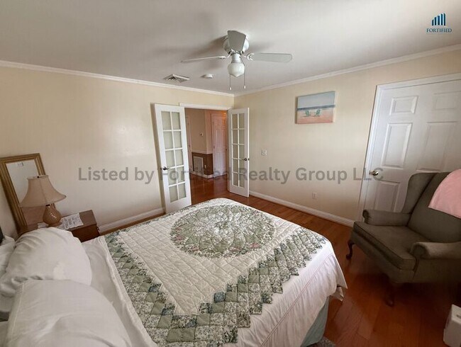 Building Photo - 1556 N Main St