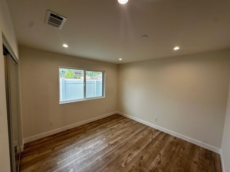 Building Photo - 15950 Cohasset