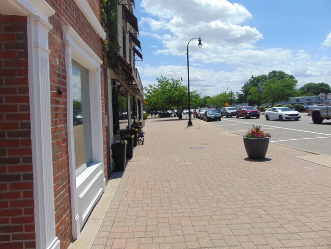 Building Photo - 5 S Main St